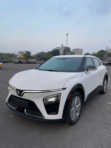 VinFast VF7 Eco Trắng