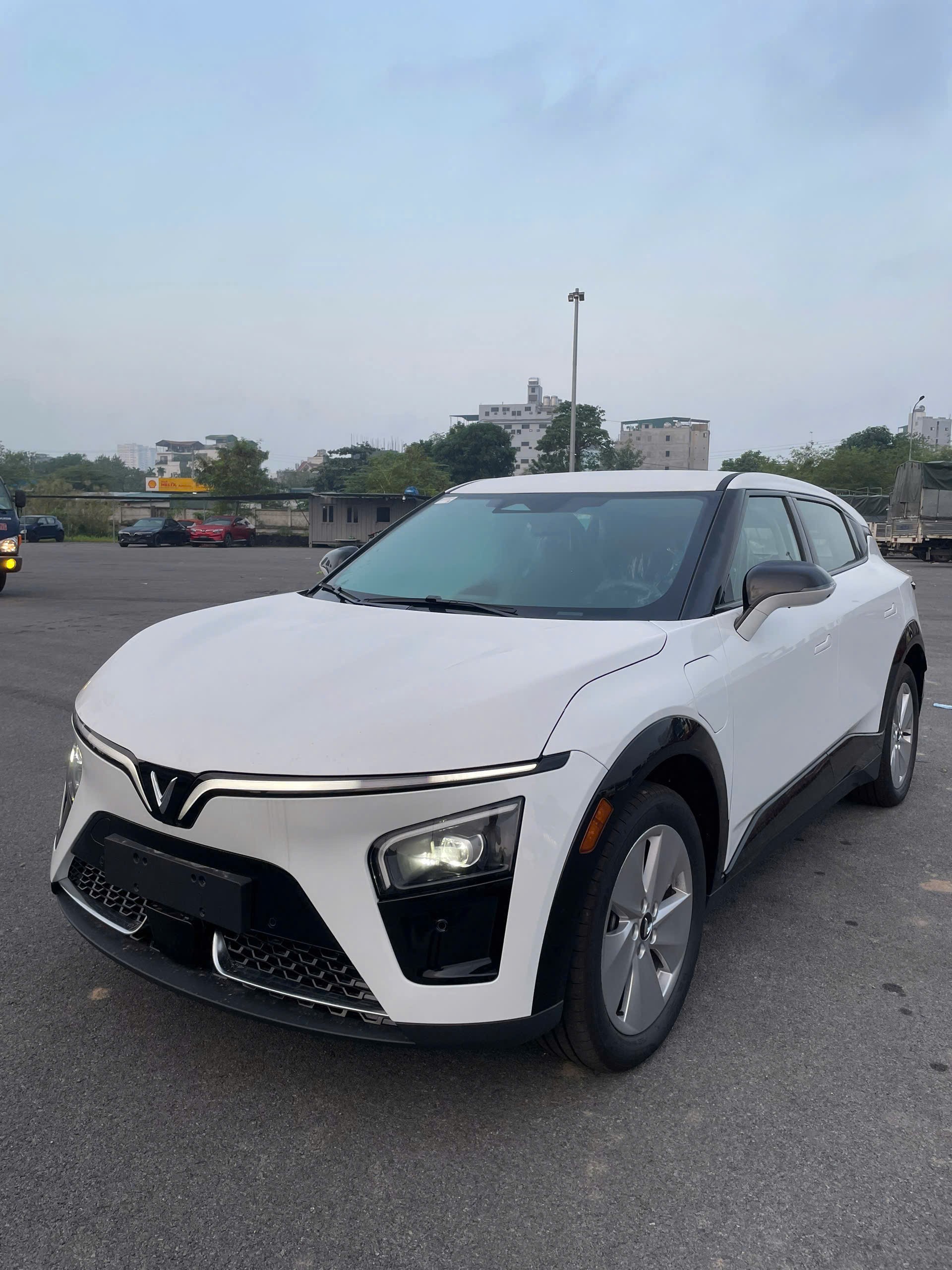 VinFast VF7 Eco Trắng