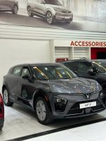 VinFast VF7 Eco xám
